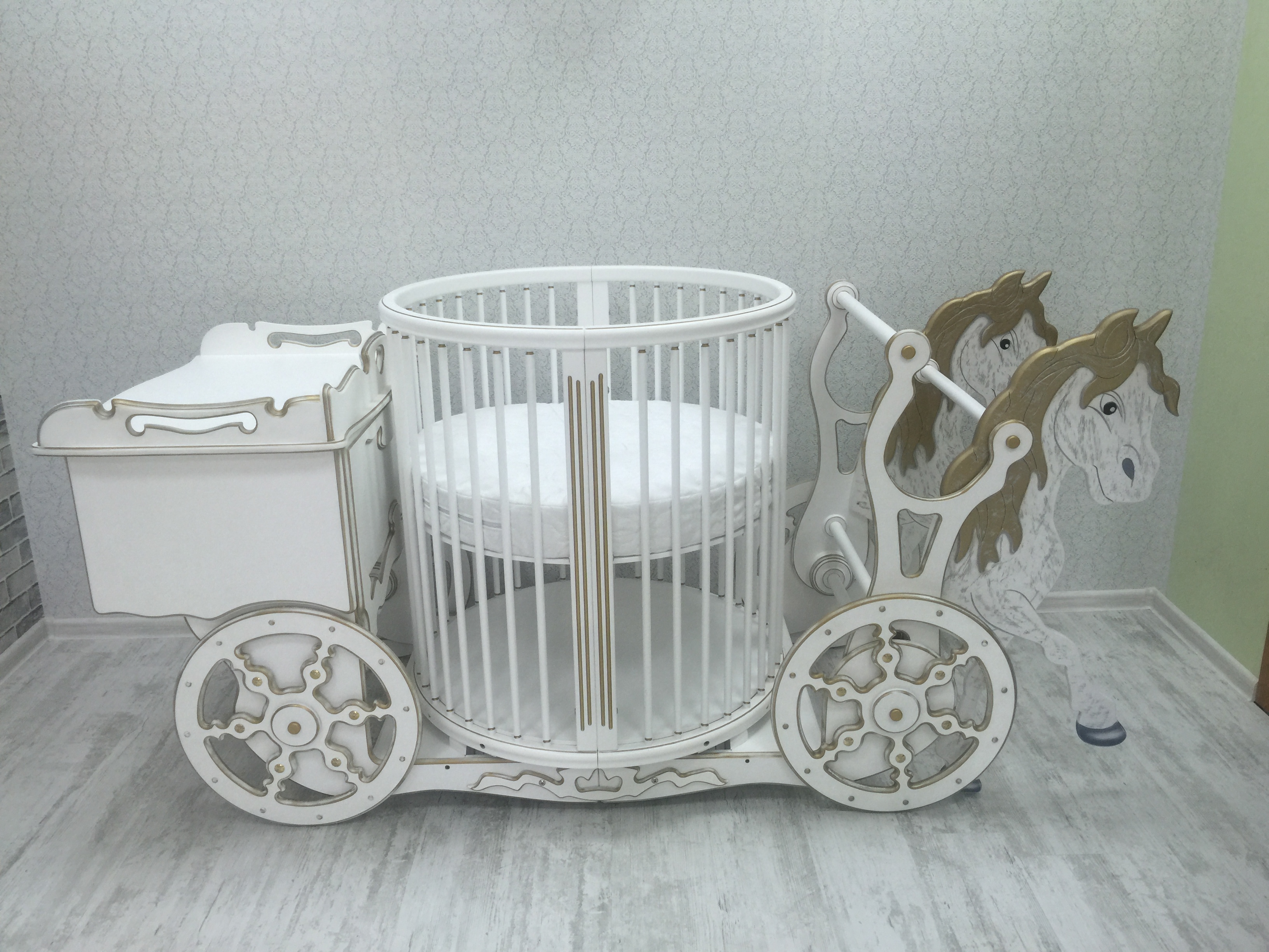 Кроватка карета для новорожденных